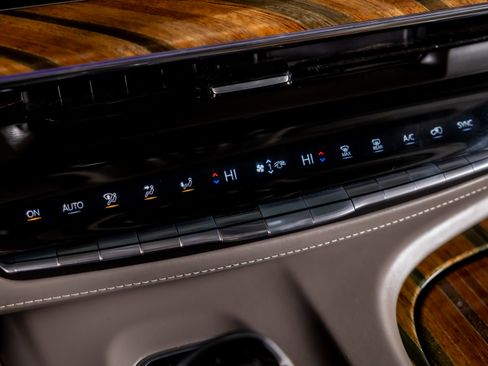 Used 2021 Cadillac Escalade Sport Platinum w/ LPO, ONYX Package image 33