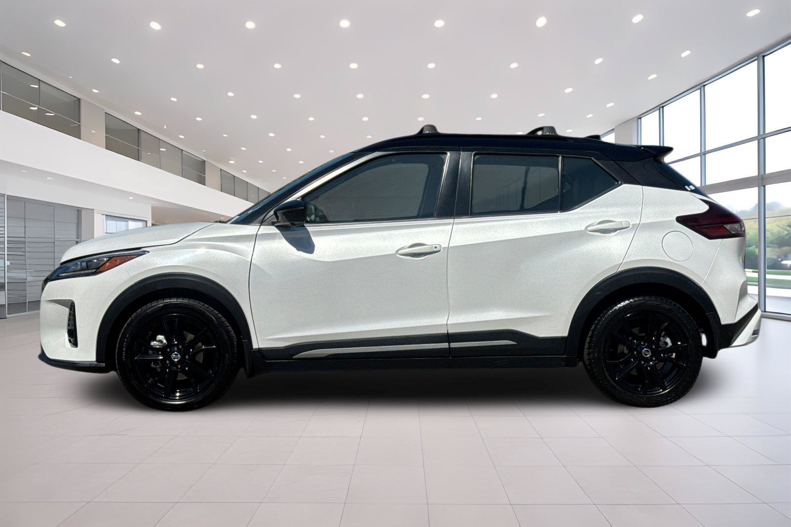 Used 2021 Nissan Kicks SR w/ SR Premium Package FWD image 7