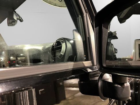 Used 2018 Jeep Wrangler Unlimited Sahara image 11