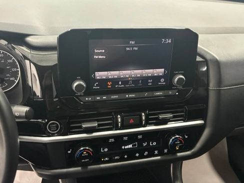 Used 2022 Nissan Pathfinder SV AWD/4WD image 25