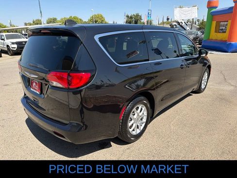Used 2023 Chrysler Voyager LX FWD image 5