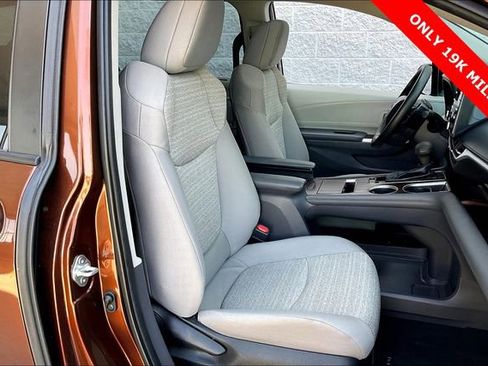 Used 2022 Toyota Sienna LE w/ LE Plus Package image 6