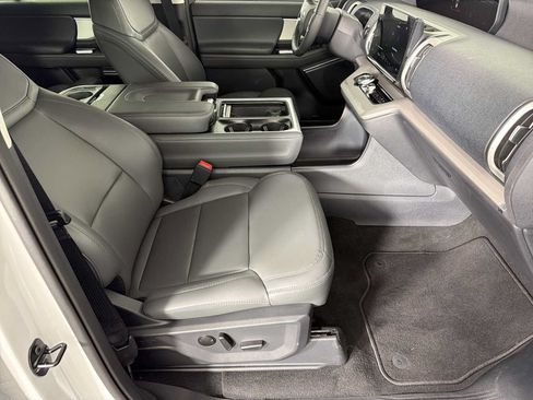 Used 2026 Ford Expedition Active RWD image 13