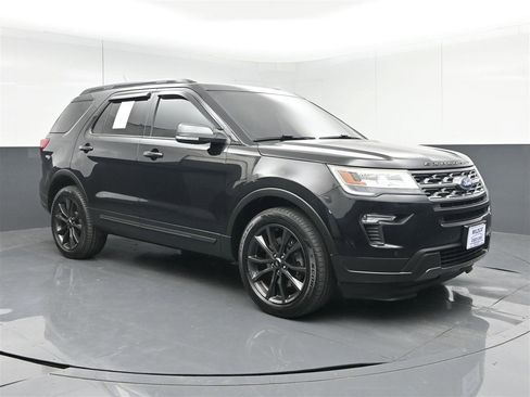 Used 2019 Ford Explorer XLT w/ Equipment Group 202A AWD/4WD image 3