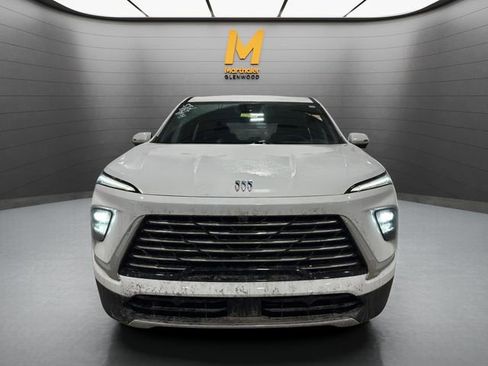 Used 2025 Buick Enclave Preferred image 3