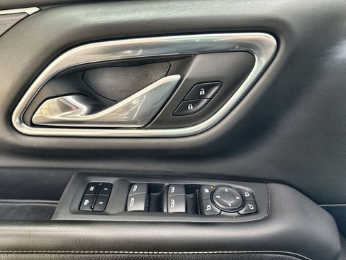 Used 2022 GMC Yukon XL SLT w/ SLT Premium Package image 15