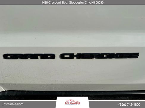 Used 2018 Jeep Grand Cherokee Laredo image 12