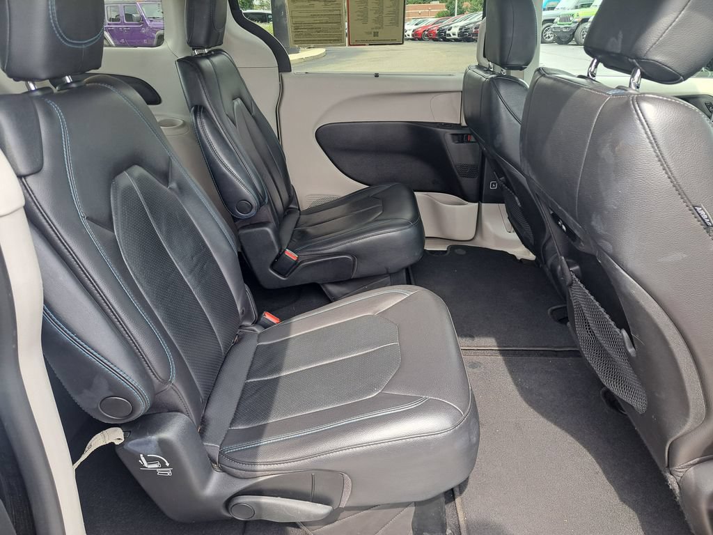Used 2021 Chrysler Pacifica Touring-L FWD image 28