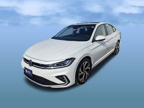 Certified 2025 Volkswagen Jetta SEL image 3