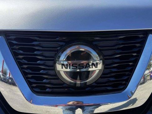 Used 2018 Nissan Rogue SV FWD image 13