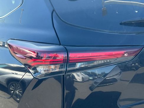 Used 2024 Toyota Highlander XLE AWD/4WD image 20