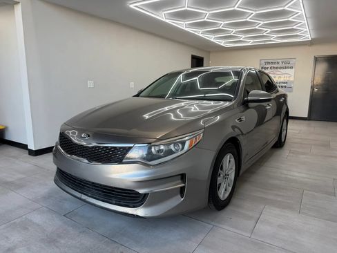 Used 2017 Kia Optima LX FWD image 2