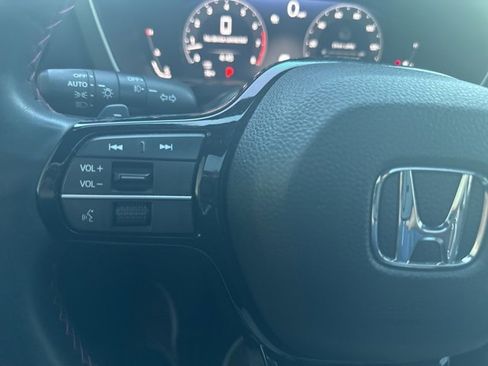 Used 2025 Honda Pilot Black Edition image 11