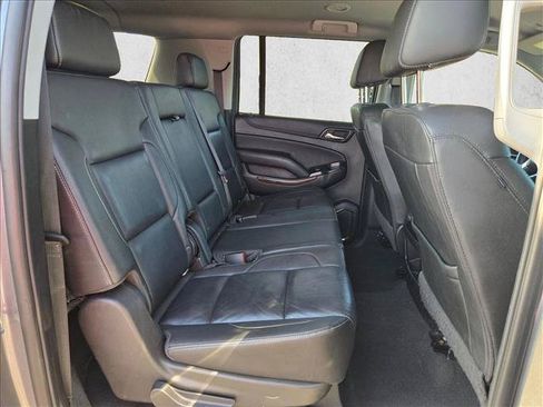 Used 2019 Chevrolet Suburban LT RWD image 17
