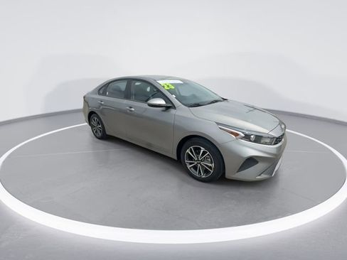 Used 2023 Kia Forte LXS w/ LXS Technology Package FWD image 2