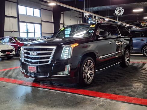 Used 2016 Cadillac Escalade ESV Luxury AWD/4WD image 3