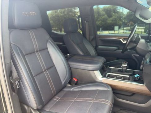 Used 2023 Chevrolet Silverado 1500 High Country w/ High Country Premium Package AWD/4WD image 14