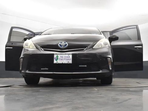 Used 2012 Toyota Prius V Three w/ Preferred Accessory Pkg FWD image 11