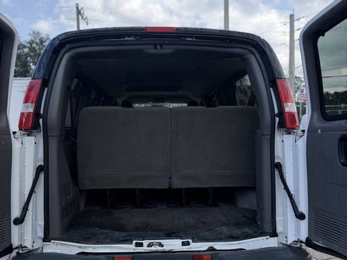 Used 2017 Chevrolet Express 2500 LT w/ LT Preferred Equipment Group RWD image 9