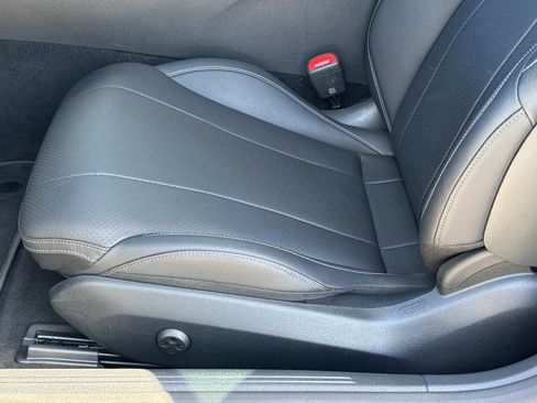 Used 2024 Mercedes-Benz CLE 300 4MATIC Cabriolet image 13