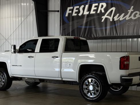 Used 2017 GMC Sierra 2500 Denali w/ Duramax Plus Package AWD/4WD image 16