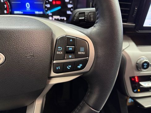 Used 2023 Ford Explorer XLT AWD/4WD image 23