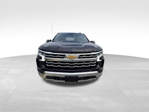 Used 2022 Chevrolet Silverado 1500 LTZ w/ LTZ Convenience Package II AWD/4WD image 2