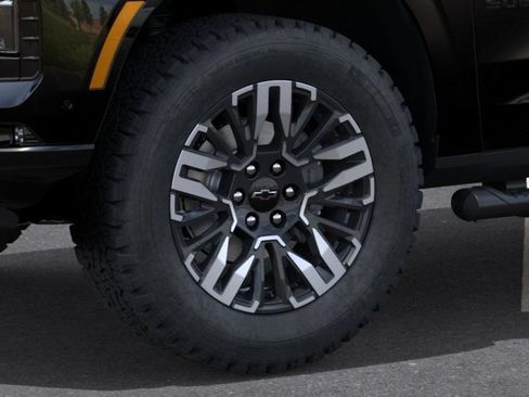 New 2026 Chevrolet Suburban Z71 w/ Comfort Package AWD/4WD image 9