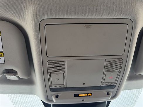 Used 2020 Land Rover Range Rover Evoque SE image 27