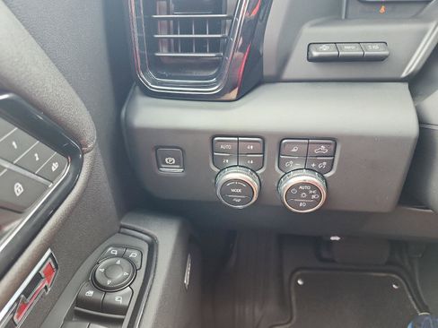 Certified 2025 GMC Sierra 1500 AT4 w/ AT4 Premium Package AWD/4WD image 25