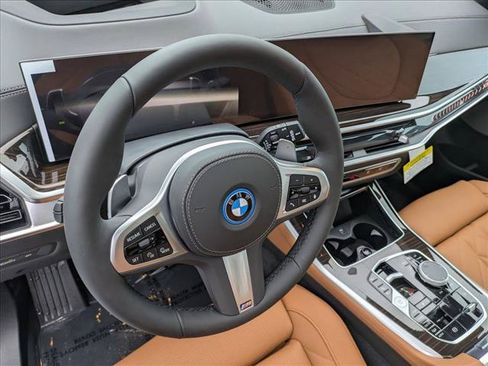 Used 2026 BMW X5 xDrive50e w/ M Sport Package AWD/4WD image 3