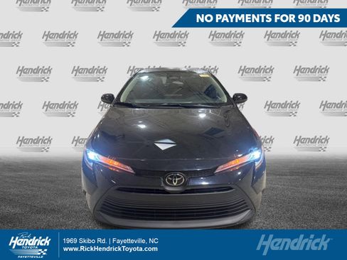 Certified 2025 Toyota Corolla LE FWD image 1