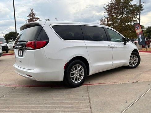 Used 2024 Chrysler Voyager LX FWD image 6