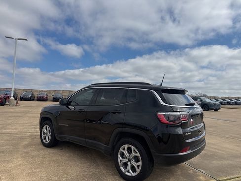 Used 2025 Jeep Compass Latitude image 14