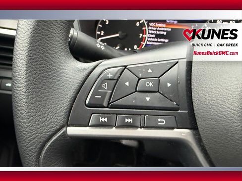 Used 2025 Nissan Altima 2.5 SV image 10