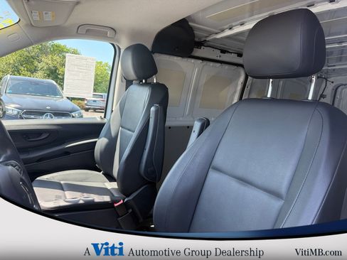Used 2023 Mercedes-Benz Metris image 18