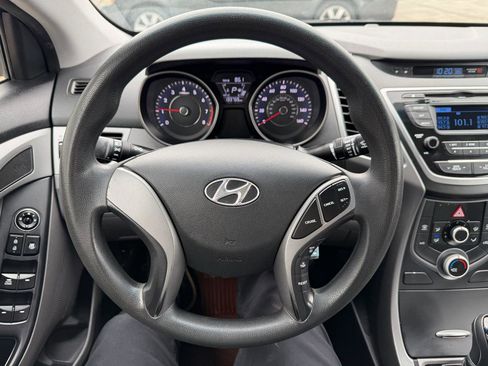 Used 2014 Hyundai Elantra SE image 22