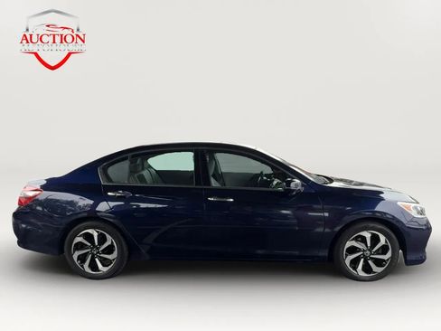 Used 2017 Honda Accord EX-L image 7