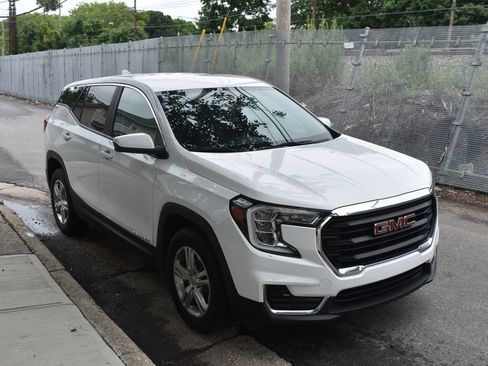 Used 2024 GMC Terrain SLE AWD/4WD image 4