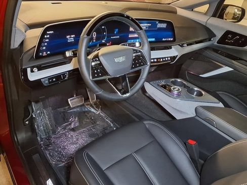 Certified 2025 Cadillac Optiq Luxury 1 w/ LPO, Floor Liner Package AWD/4WD image 3