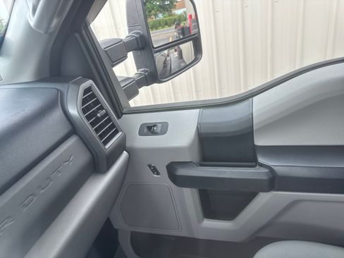 Used 2017 Ford F250 XL w/ STX Appearance Package AWD/4WD image 12