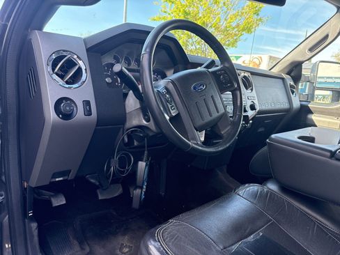 Used 2012 Ford F250 Lariat w/ Lariat Interior Pkg image 5