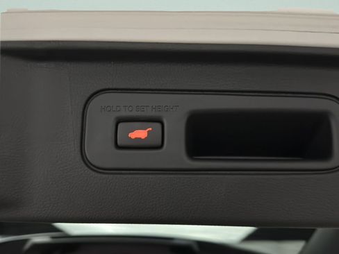 Certified 2023 Honda Pilot Touring image 17