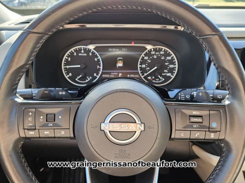 Used 2022 Nissan Pathfinder SV image 11