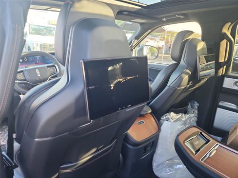 New 2025 Lincoln Navigator Black Label image 20