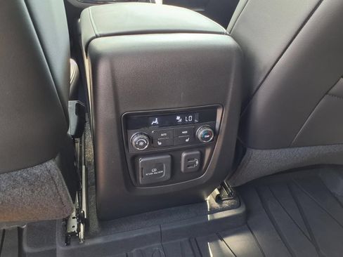Used 2023 Buick Enclave Avenir w/ Avenir Technology Package AWD/4WD image 15