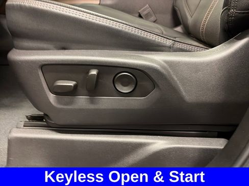 Used 2023 Chevrolet Silverado 1500 High Country w/ High Country Premium Package AWD/4WD image 27