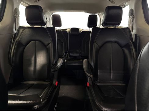 Used 2022 Chrysler Pacifica Touring-L FWD image 19