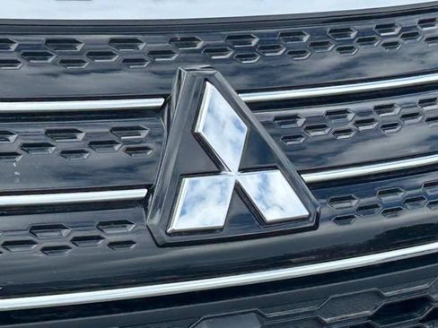 Used 2025 Mitsubishi Outlander 4WD Plug-In Hybrid image 10