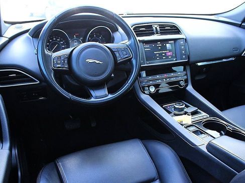Used 2017 Jaguar F-PACE Premium AWD/4WD image 17